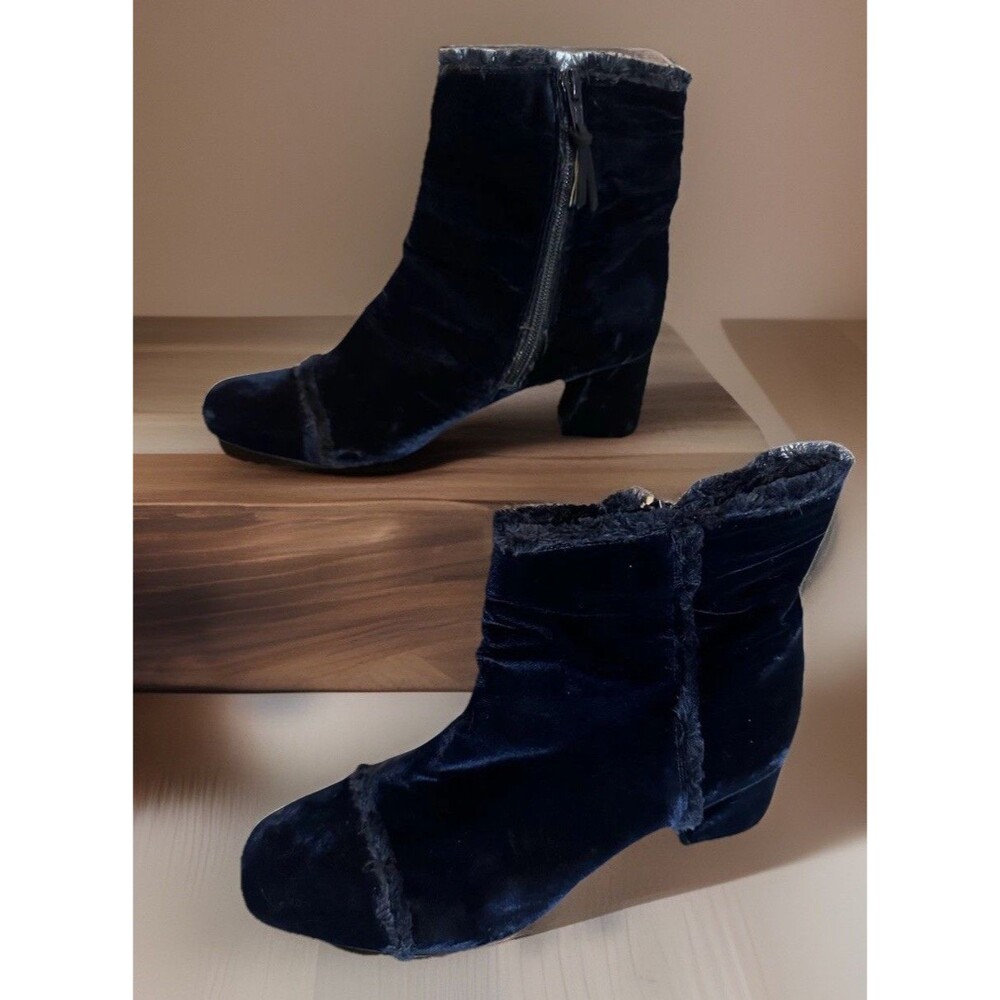 Stuart Weitzman On The Fringe Blue Velvet Ankle Booties Block Heel Sz 7